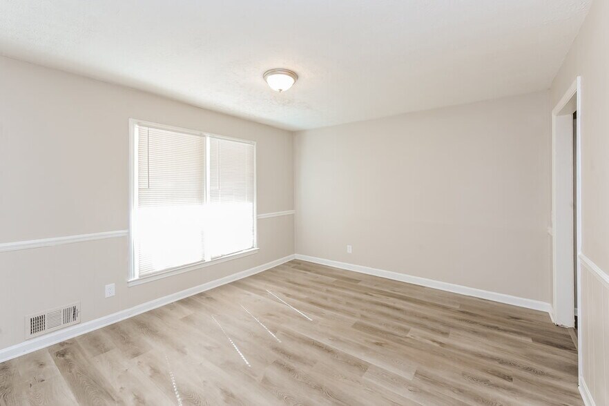 Building Photo - 1338 W Stoneybrook Dr