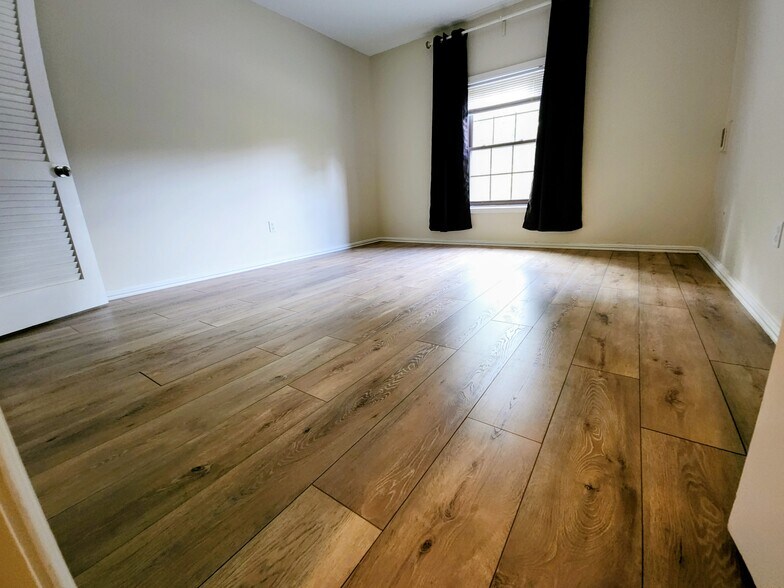 Lots of light, brand new floors - 24 West Rd