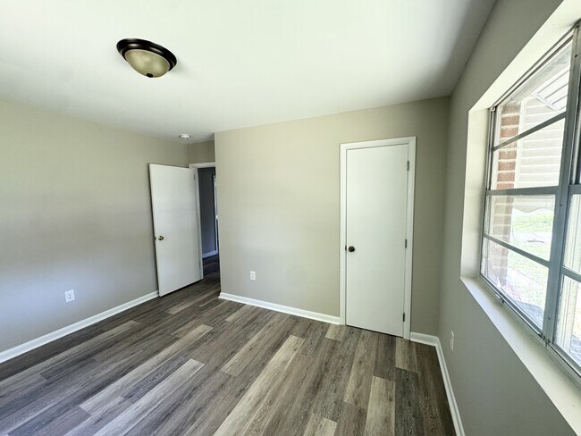 Building Photo - 106 National Ave