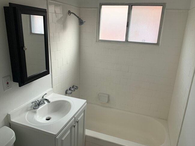 Building Photo - 1330 S Wilton Pl