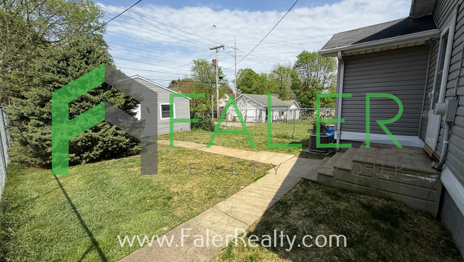 Building Photo - Charming 2-Bedroom Home