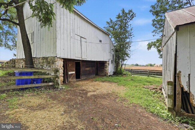 Building Photo - 8606 Yellow Springs Rd