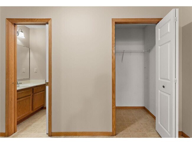 Building Photo - 14975 Pinto Ln