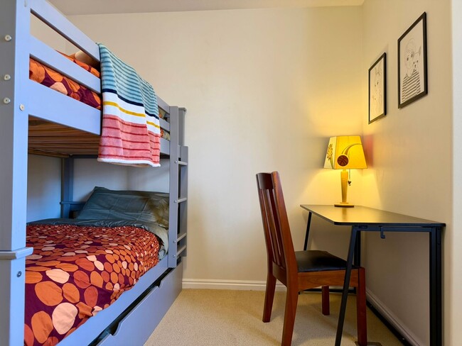 Building Photo - Townhouse within Walking Distance of Downtown Sugarhouse