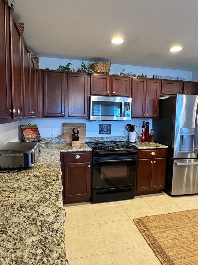 Building Photo - 1732 W County Hwy 30A