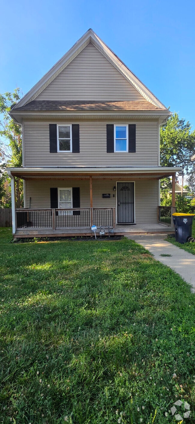 Building Photo - Welcome to this charming 3-bedroom, 2-bath...