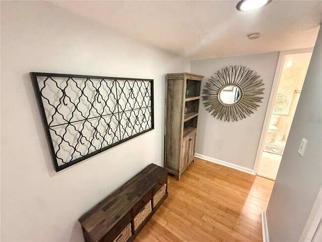 Building Photo - 880 Mandalay Ave