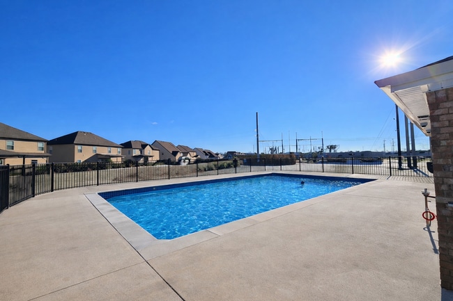 Building Photo - Modern 3 Bedroom Townhome in Prime Location