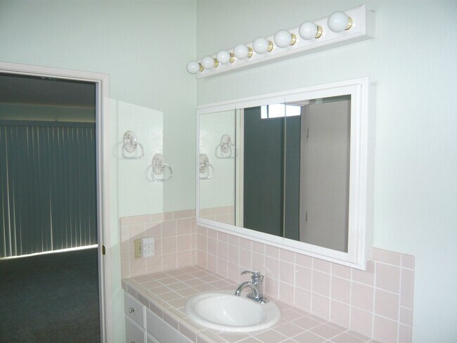 Building Photo - Single Level Home in Gated Community