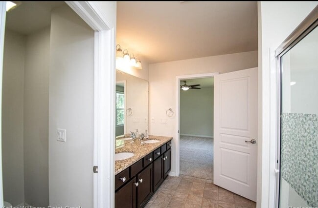 Building Photo - 5995 Branch Dr