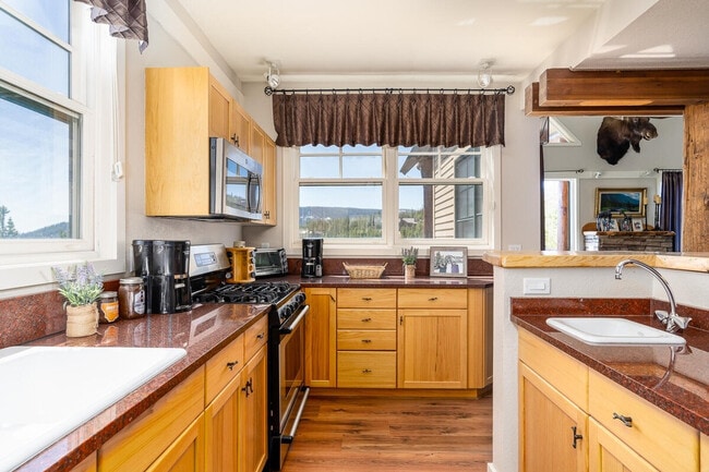 Building Photo - 4 Lower Saddle Ridge Rd