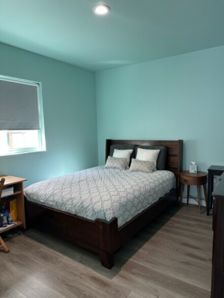 Building Photo - 303 E Park Ave