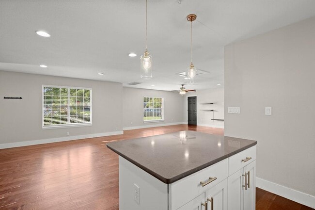 Building Photo - 3001 Maplelawn Cir