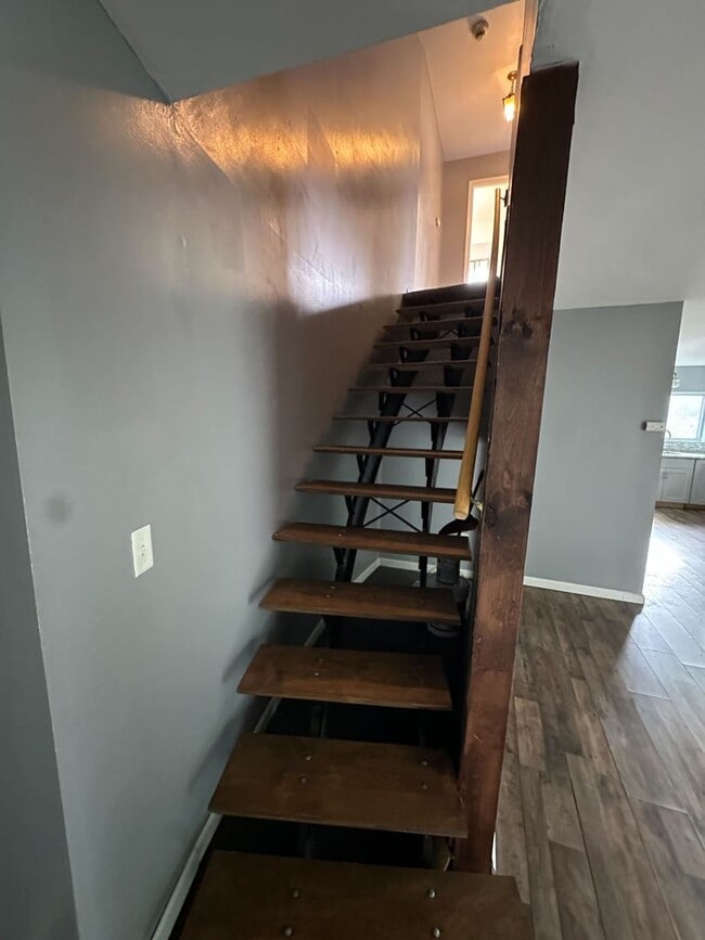 Building Photo - Discover this newly renovated 3-bedroom, 1.5-bath home in Euclid