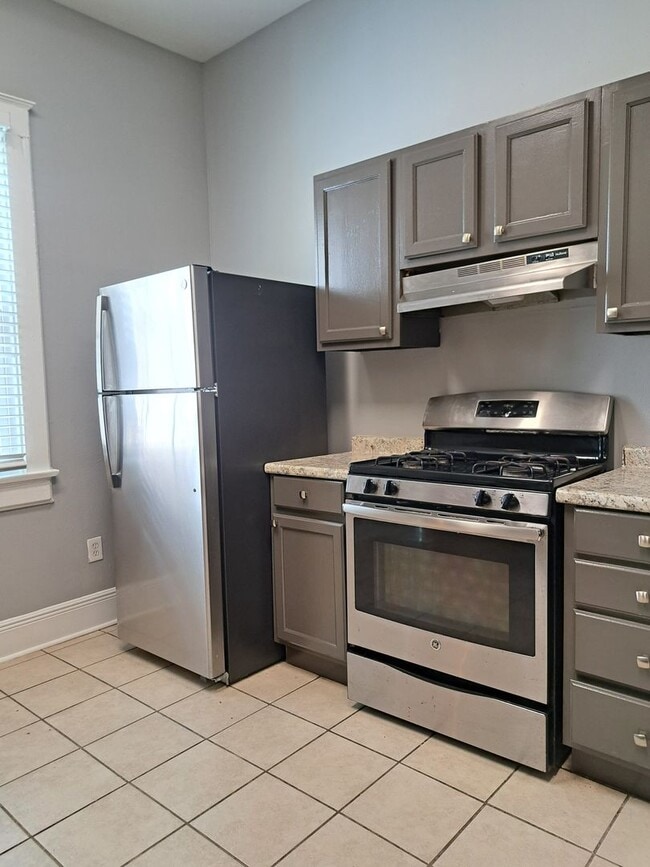 Building Photo - GORGEOUS 3BR/2 BA Single Family Home!  $500 off 1st Month's rent