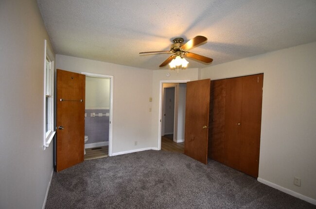 Building Photo - 3 Bedroom Home For Rent Near Post!