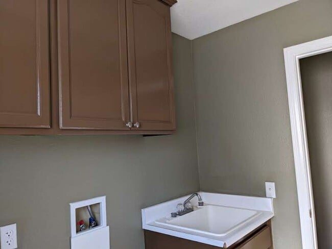 Building Photo - A Very nice and Large 4 Bedroom, 3 Bathroom, 2 STORY Home in Desert Shores!!!!