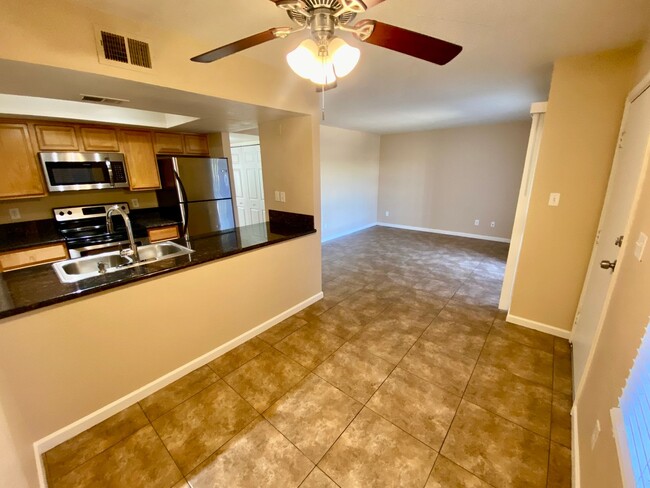 Primary Photo - Phoenix 2 Bed 2 Bath Condo Near Airport an...