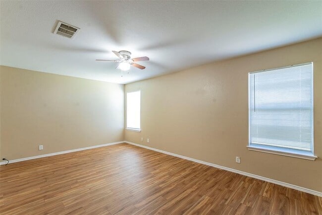 Building Photo - 207 Mitchell Dr