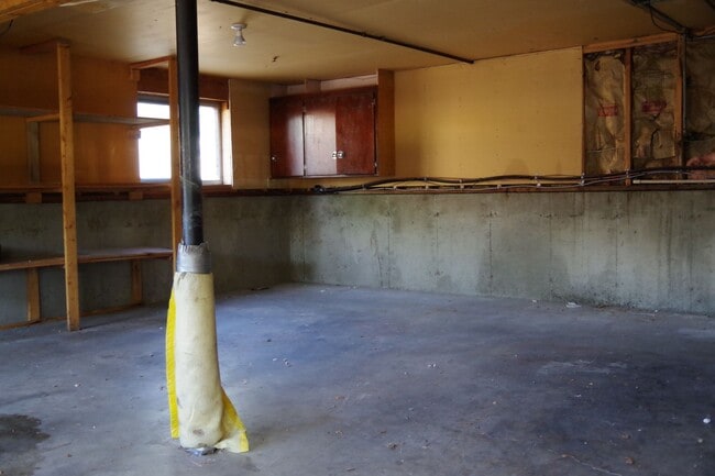 Building Photo - NOW AVAILABLE! MUST SEE - BEAUTIFUL 4BR/3B...