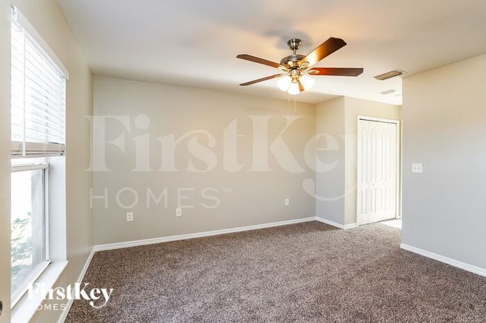 Building Photo - 1724 NE 1st Ave