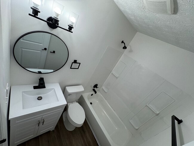 Building Photo - 2079 Laverne Ct