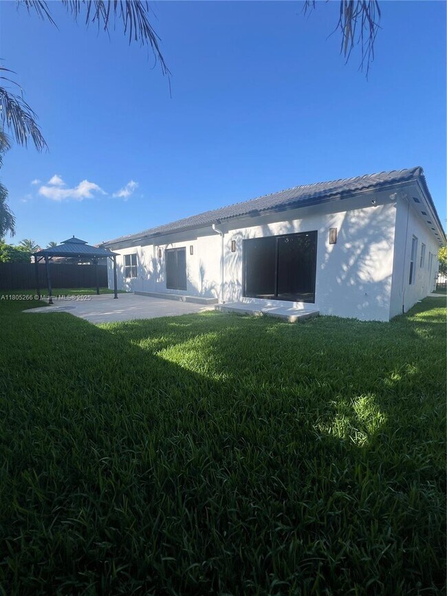 Building Photo - 2682 SW 139th Pl