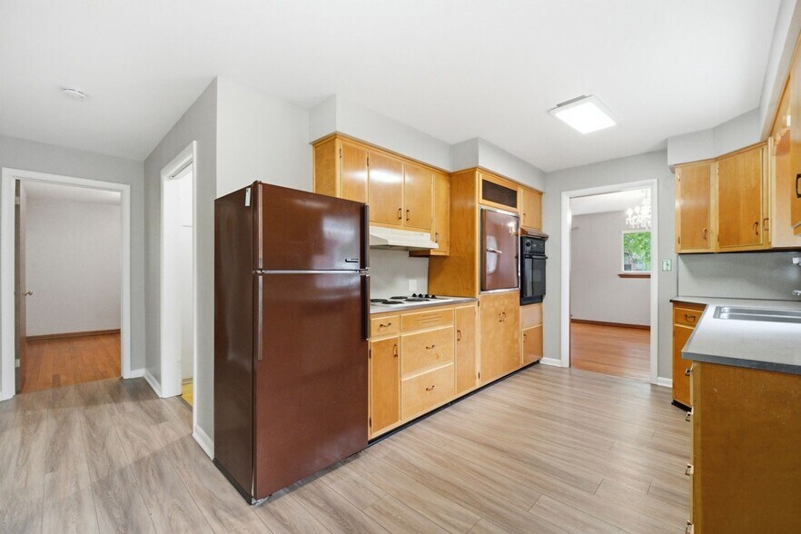 Building Photo - 3233 Brady Ln
