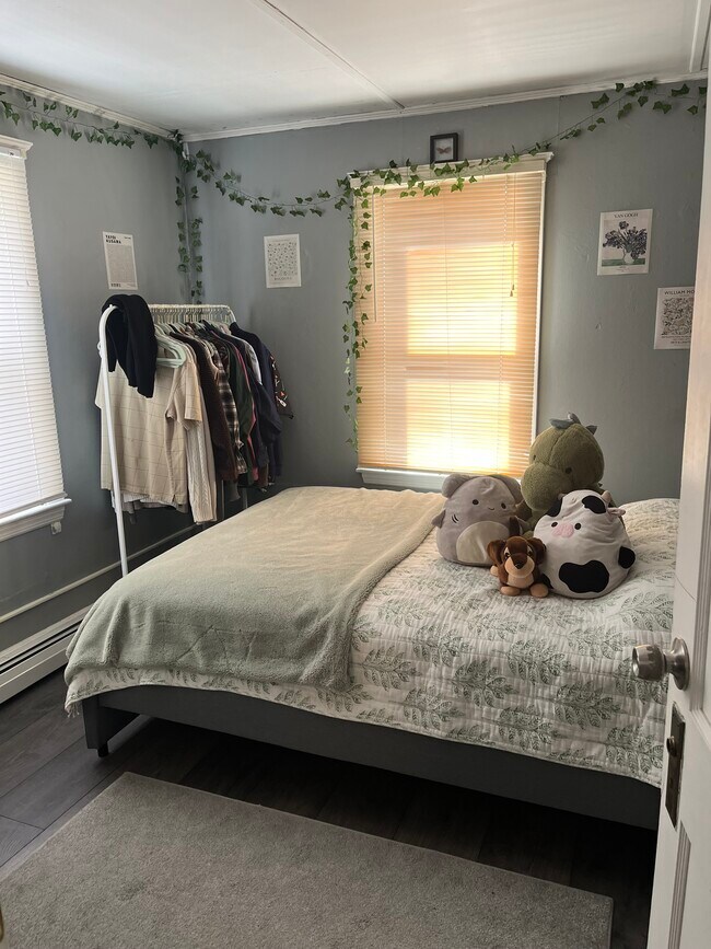 Building Photo - 52 Lawrence St