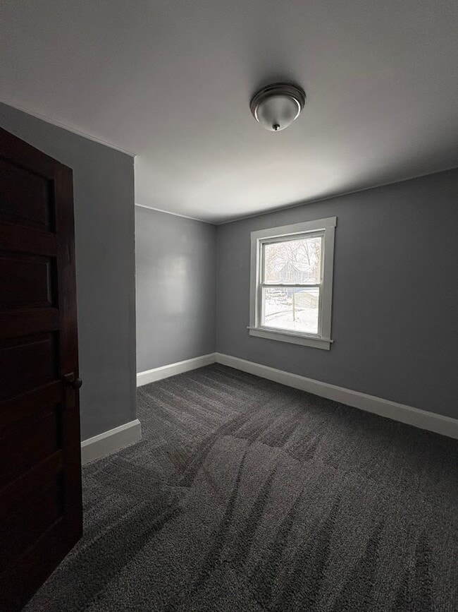 Building Photo - Large 3 bedroom home for rent - Massillon