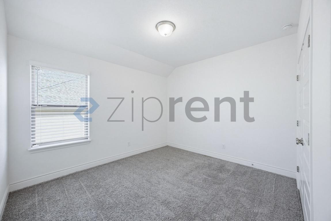 Building Photo - Unit