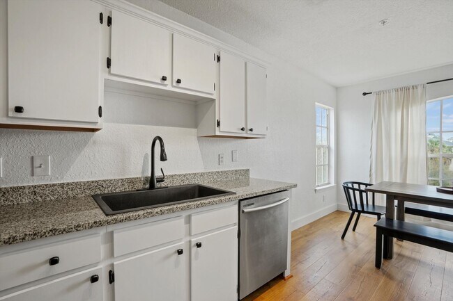 Building Photo - Updated Condo With Marsh Views Near Jax Beach