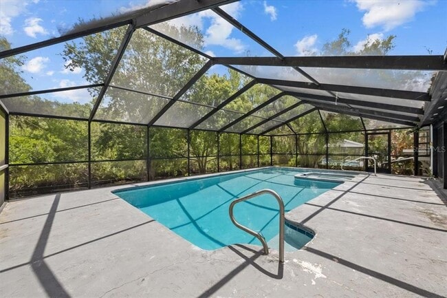 Building Photo - 11218 Creek View Dr