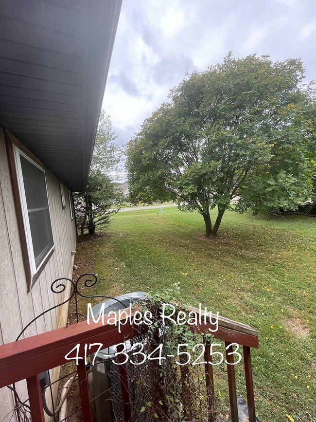 Building Photo - NEW LISTING 3 Bedroom, 2 Bath Home in Rock...