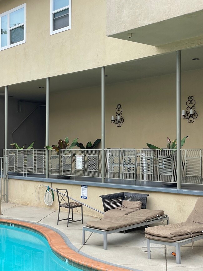 Building Photo - LUXURY LIVING AT AN AFFORDABLE PRICE