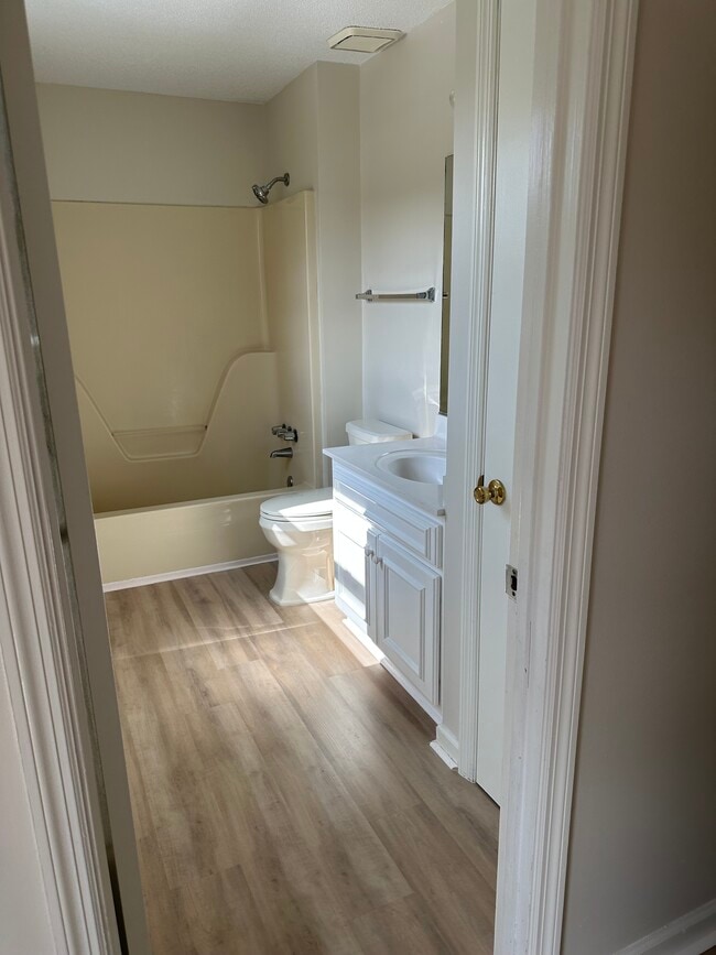 Building Photo - 3891 Almon Dr