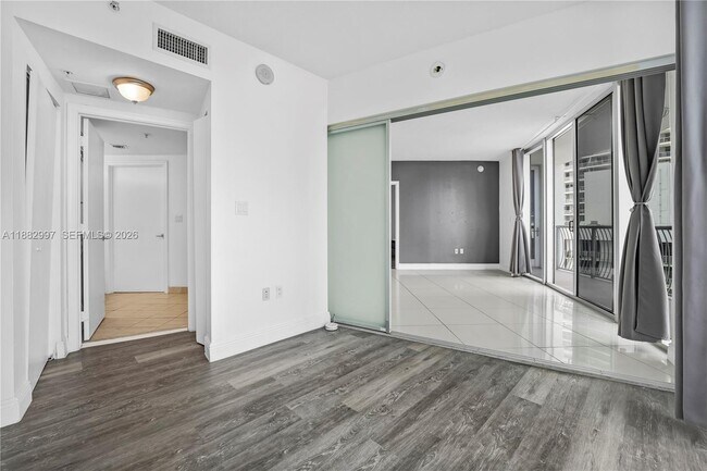 Building Photo - 1750 N Bayshore Dr