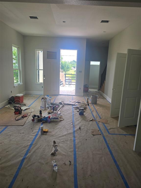 Building Photo - 2207 Des Chaumes St