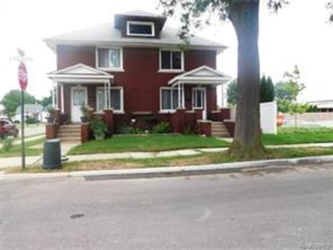 Building Photo - 162 Labadie St