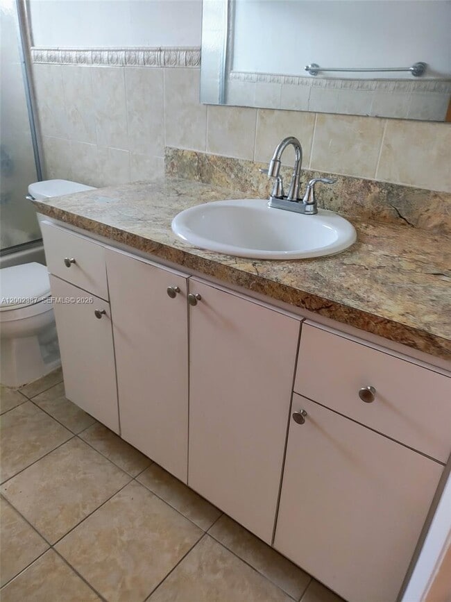 Building Photo - 525 SW 56th Ave