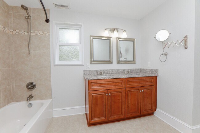 Building Photo - Stunning home rental in Portsmouth!
