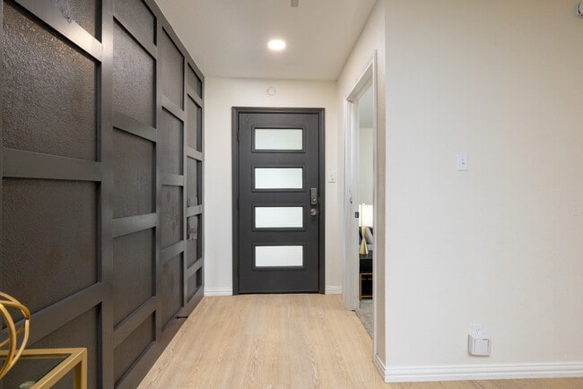 Building Photo - 7520 Sequoia Ct