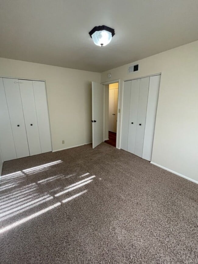 Building Photo - 509 Yale Dr