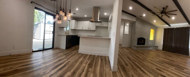 Building Photo - Recently Updated Corner Lot Home- Move in Today!