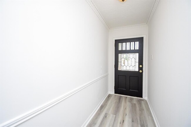 Building Photo - 154 Squires Bend