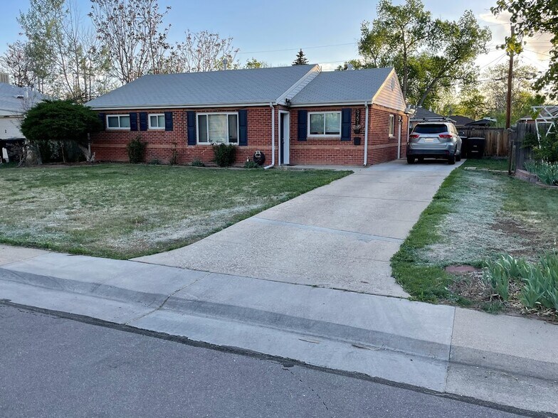 Private driveway - 9291 High St