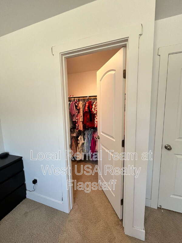 Building Photo - 2705 W Windtree Dr