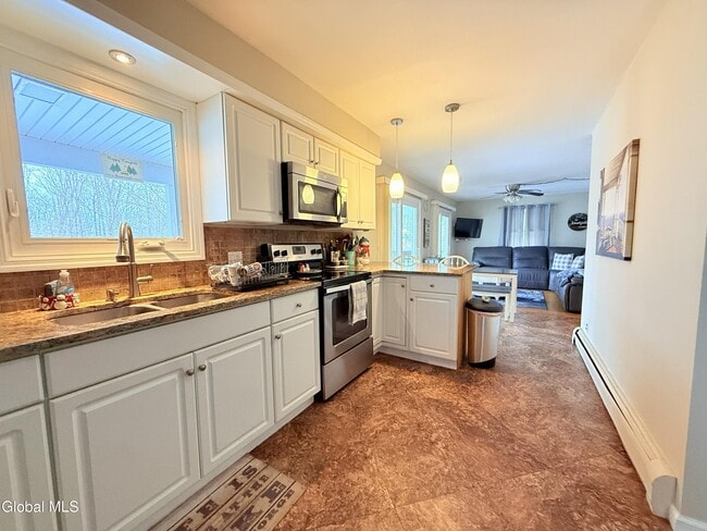 Building Photo - 23 Hillcrest Dr