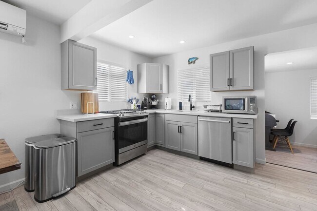 Building Photo - 23012 Strauch Dr