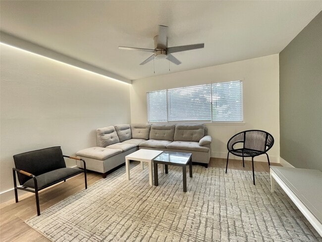 Building Photo - 614 Kipling St